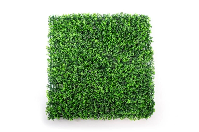 Sztuczny panel roślinny drobnolistny 50x50 cm – zielona mata dekoracyjna na ścianę i ogrodzenie.